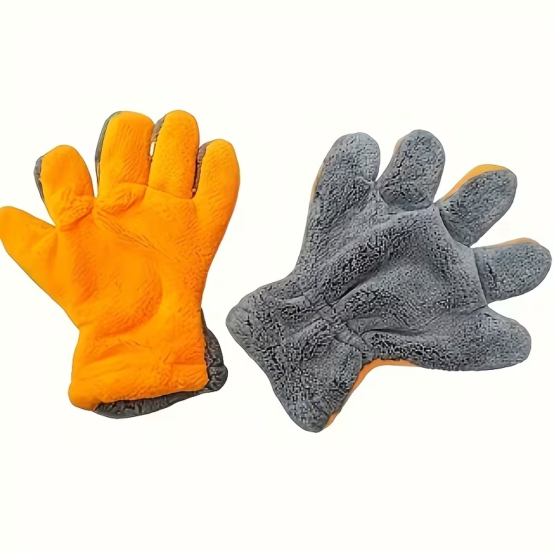 One coral fleece car wash glove - microfiber, scratch-resistant, reusable