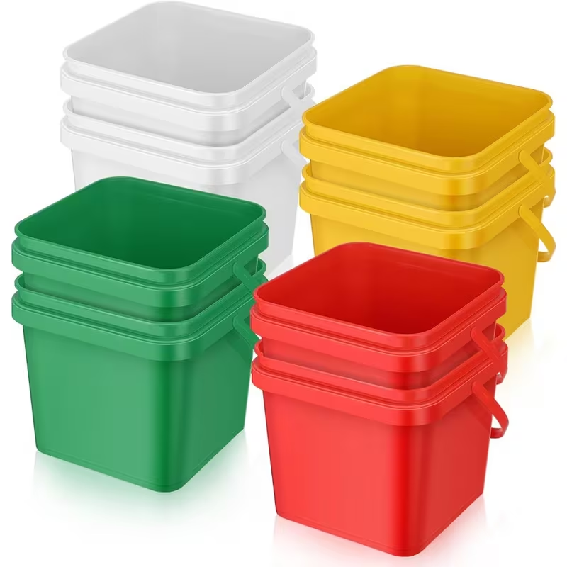 Two plastic buckets, square cleaning buckets, practical small buckets with handles.