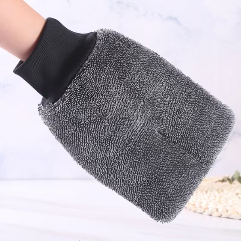 Cleaning gloves for car windows, reusable and washable.