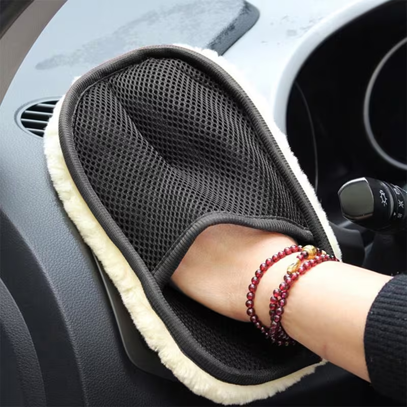 Car Cleaning Gloves with a Size of 5.91 by 9.45 Inches for Vehicle Cleaning