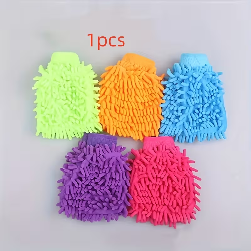 A pair of multi-functional chenille cleaning gloves, highly absorbent and dustproof.