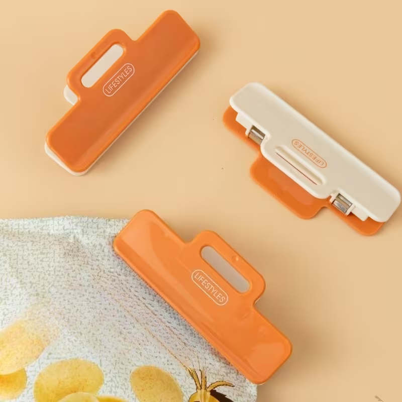 Two-pack large household food storage bag clips, two-color snack bag sealing clips