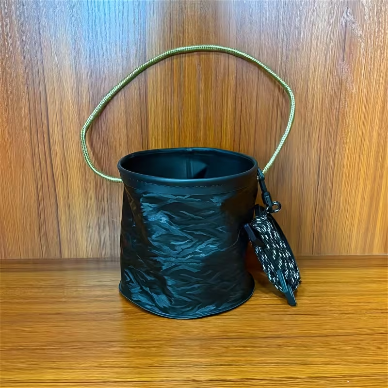 This collapsible bucket features a 3D design and is a portable plastic container.