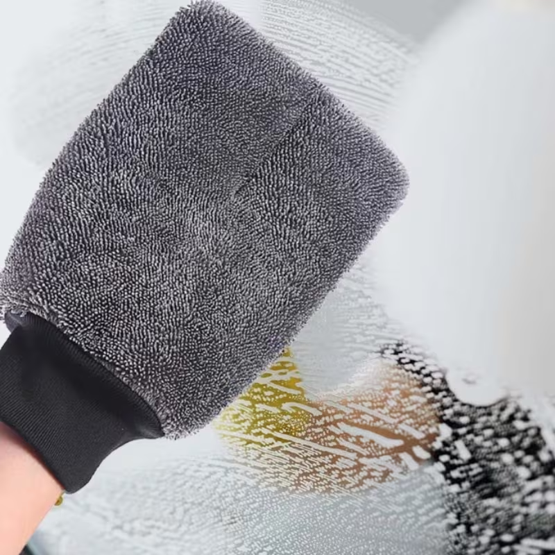 Cleaning gloves for car windows, reusable and washable.