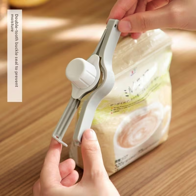 Two food storage and sealing clips, non-contact export-grade plastic snack clips for tea.
