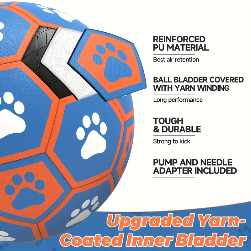 Duża, pogrubiona gumowa piłka nożna dla psa z paskami do przeciągania i rurką do napompowywania.