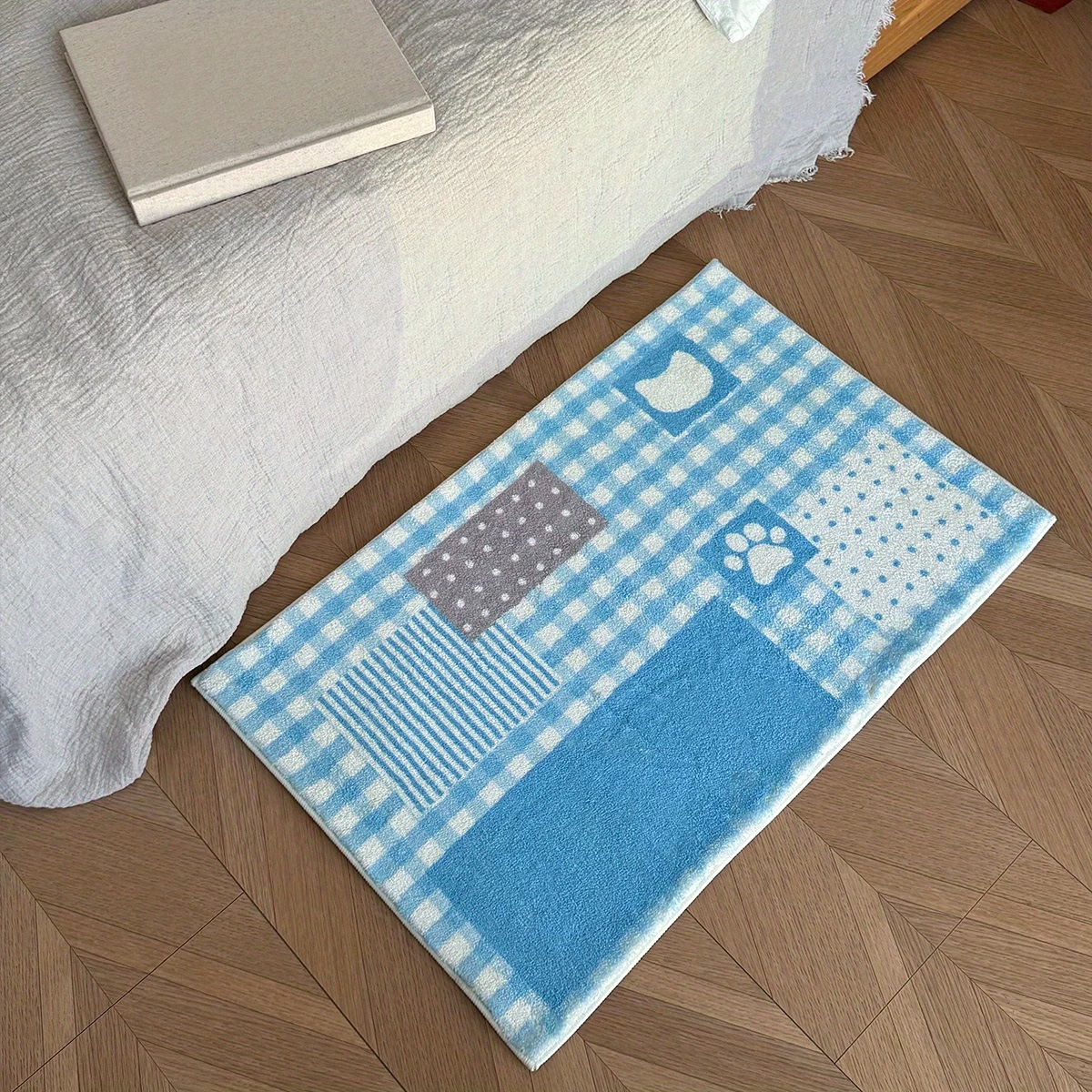 One faux cashmere rug, suitable for living room, bedroom, bedside, and other areas.