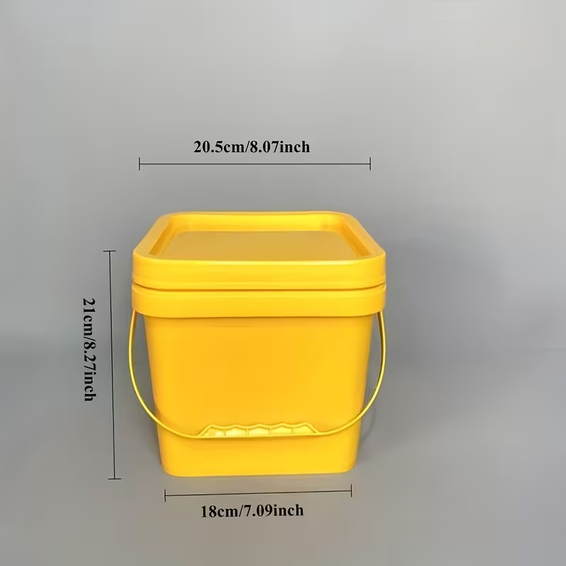 Two plastic buckets, square cleaning buckets, practical small buckets with handles.