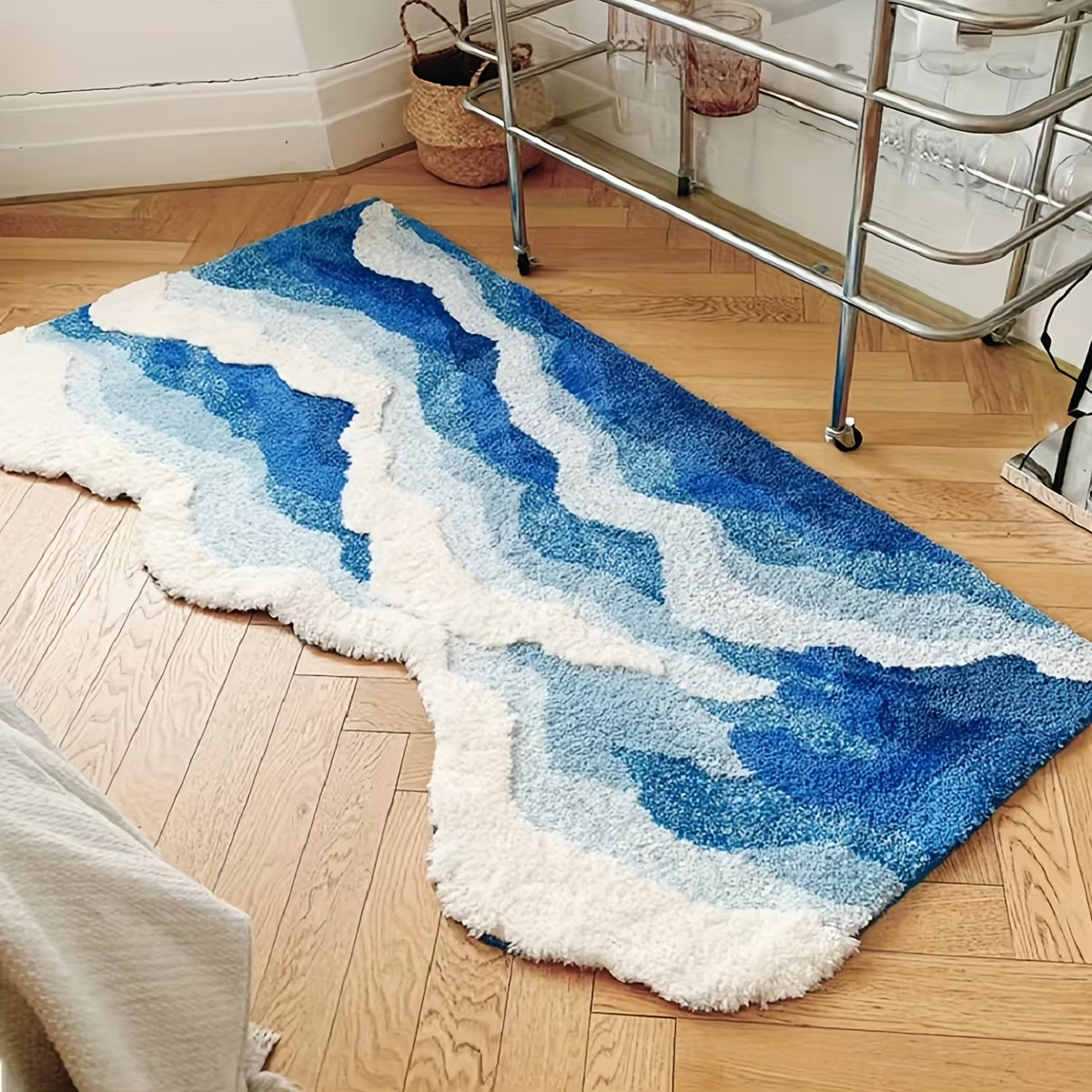 1850g/m² thickened dense flocked carpet, TPR non-slip backing, ocean-themed pattern.