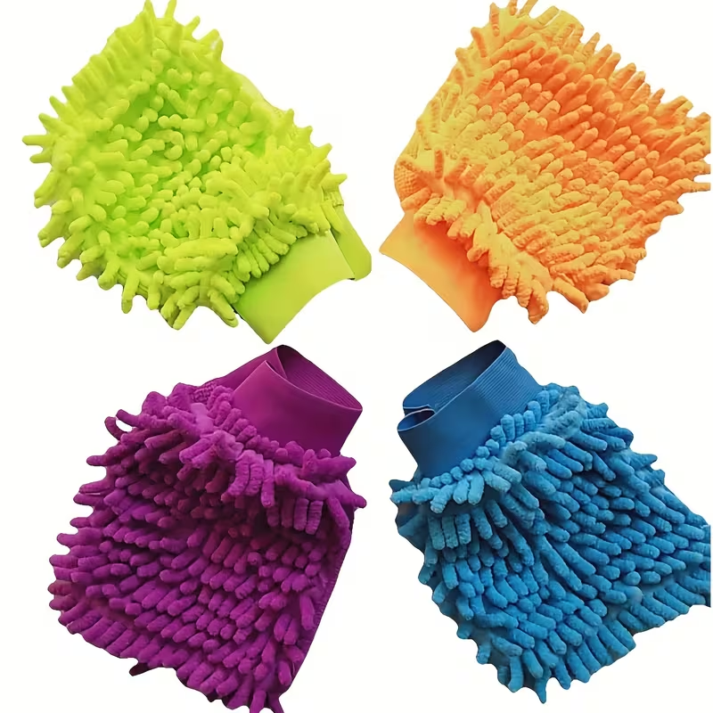 A pair of multi-functional chenille cleaning gloves, highly absorbent and dustproof.