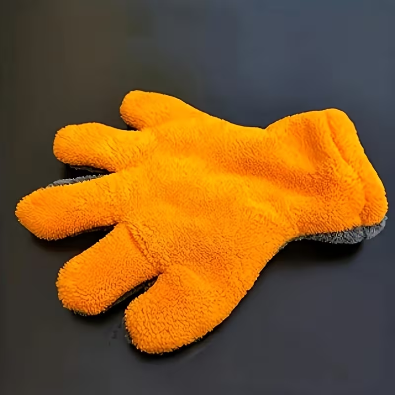 One coral fleece car wash glove - microfiber, scratch-resistant, reusable