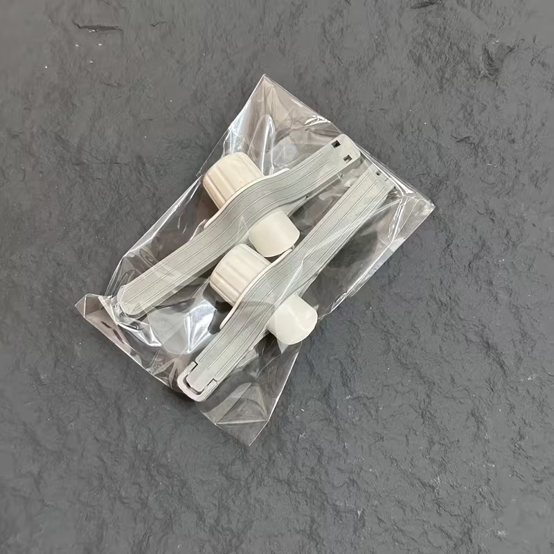 Two food storage and sealing clips, non-contact export-grade plastic snack clips for tea.